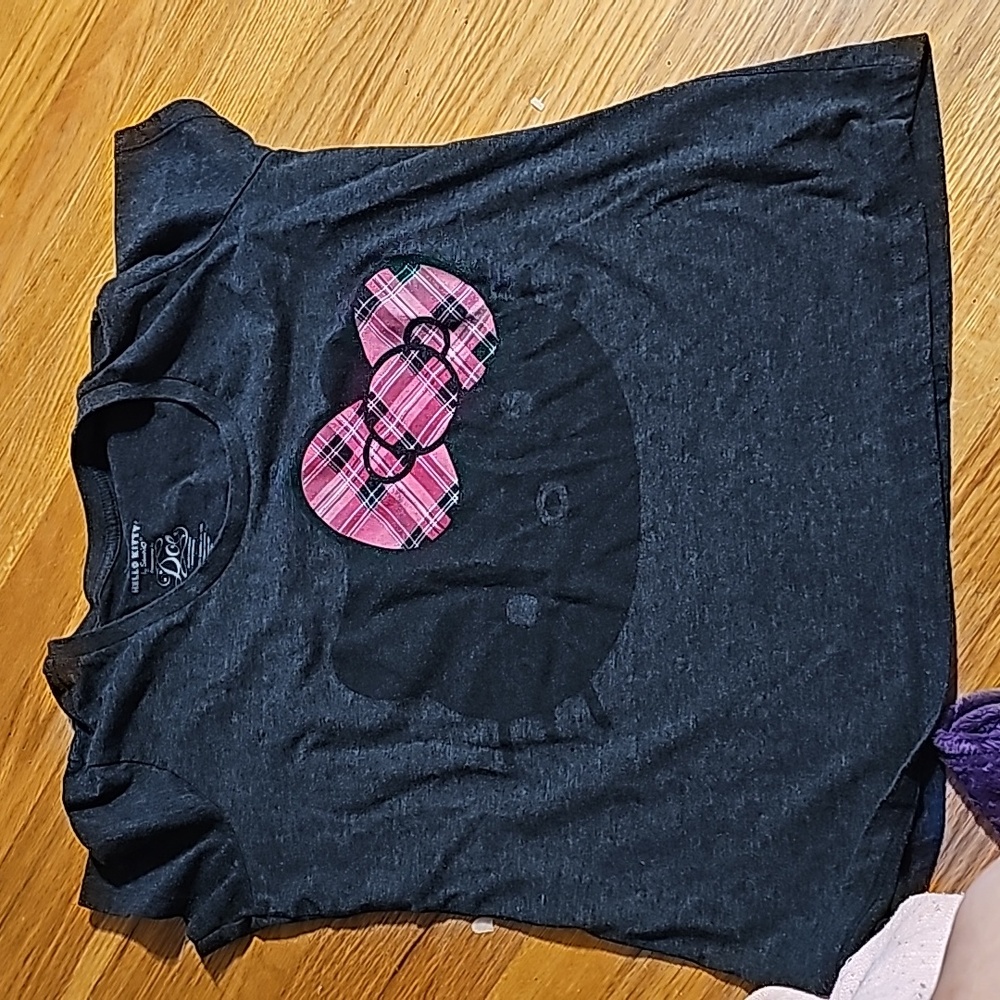 Graphic Hello Kitty t shirt by Doe